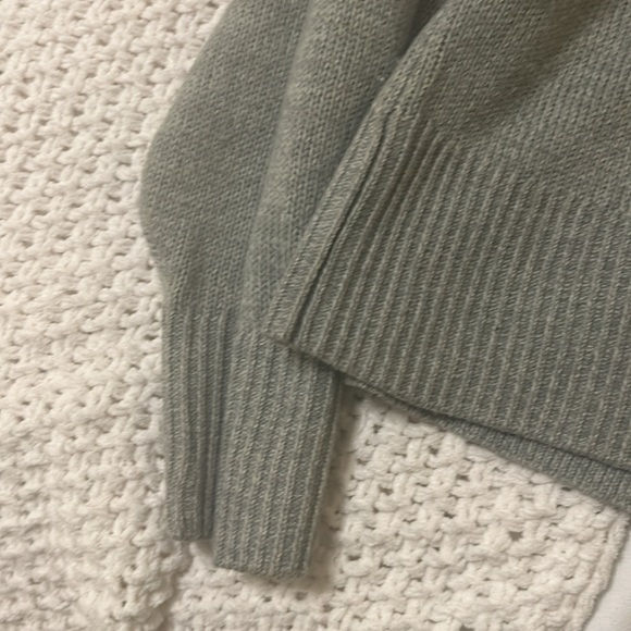 H&M Sweater - Picture 4 of 4